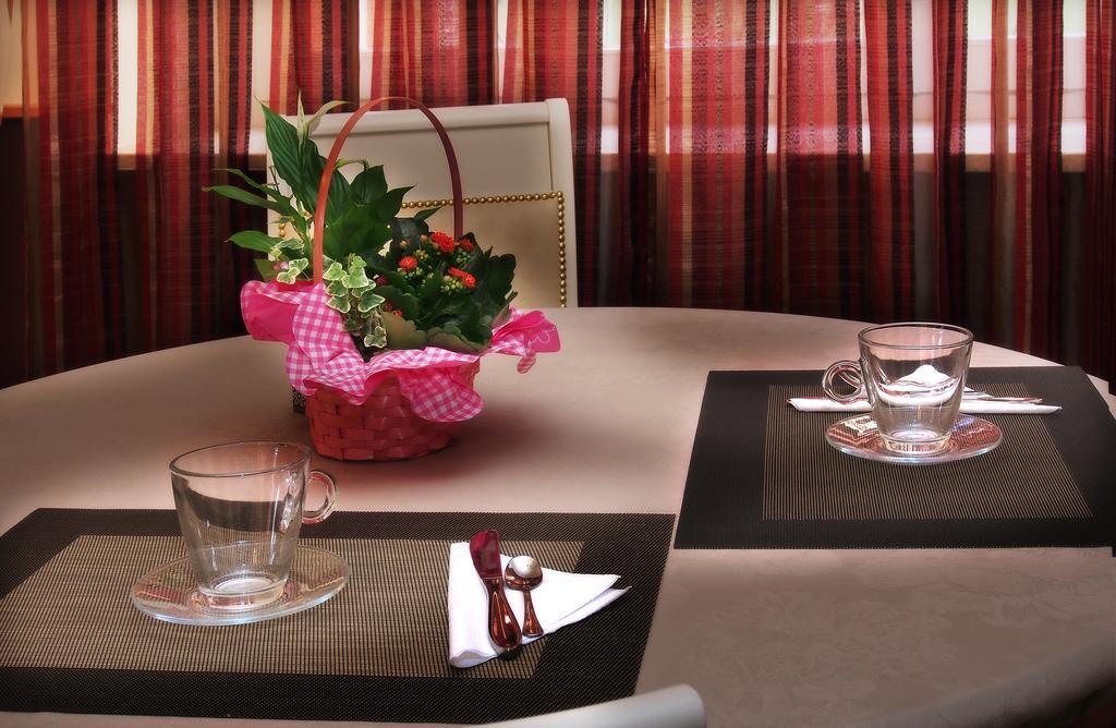 Hotel Due Spade Фіденца Екстер'єр фото