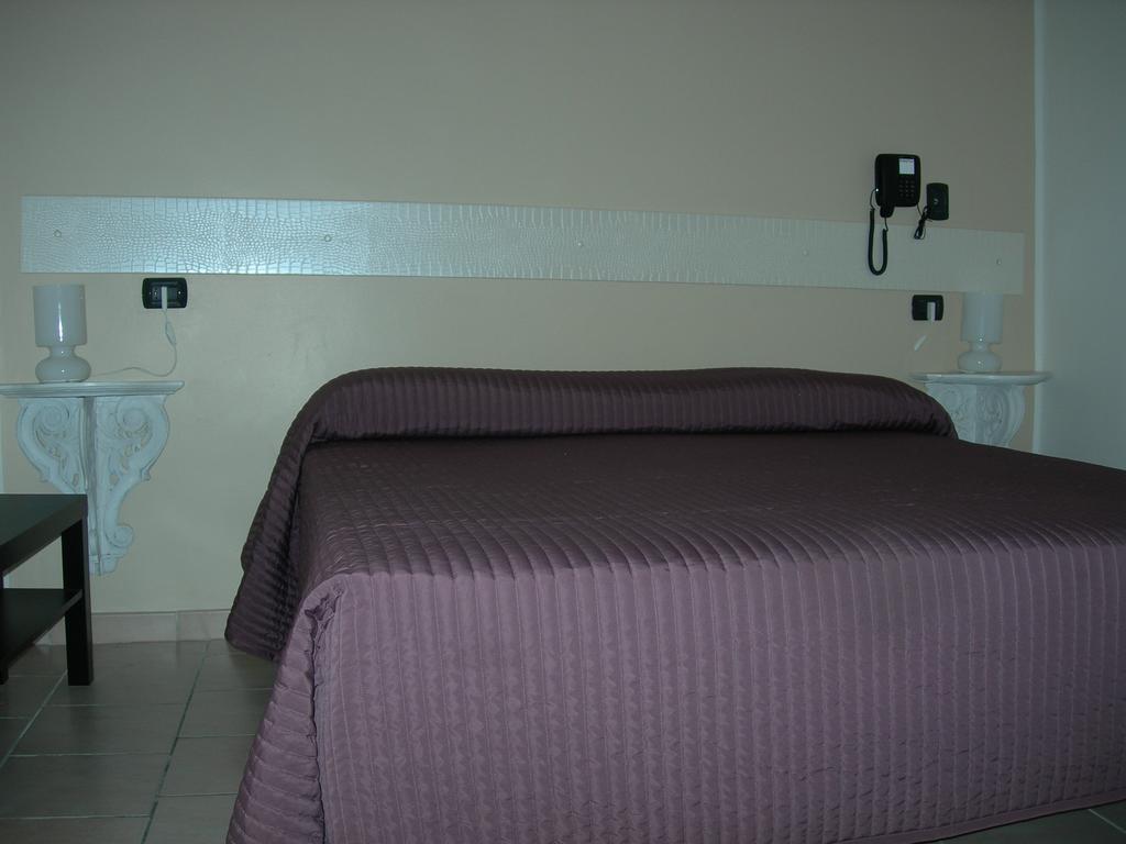 Hotel Due Spade Фіденца Номер фото