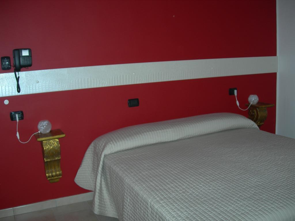 Hotel Due Spade Фіденца Номер фото