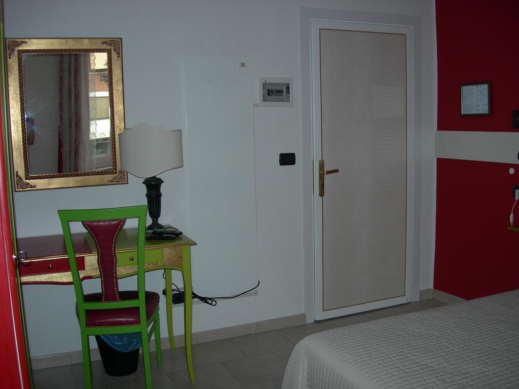 Hotel Due Spade Фіденца Екстер'єр фото