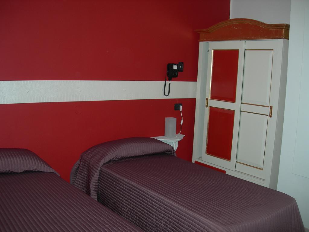 Hotel Due Spade Фіденца Екстер'єр фото