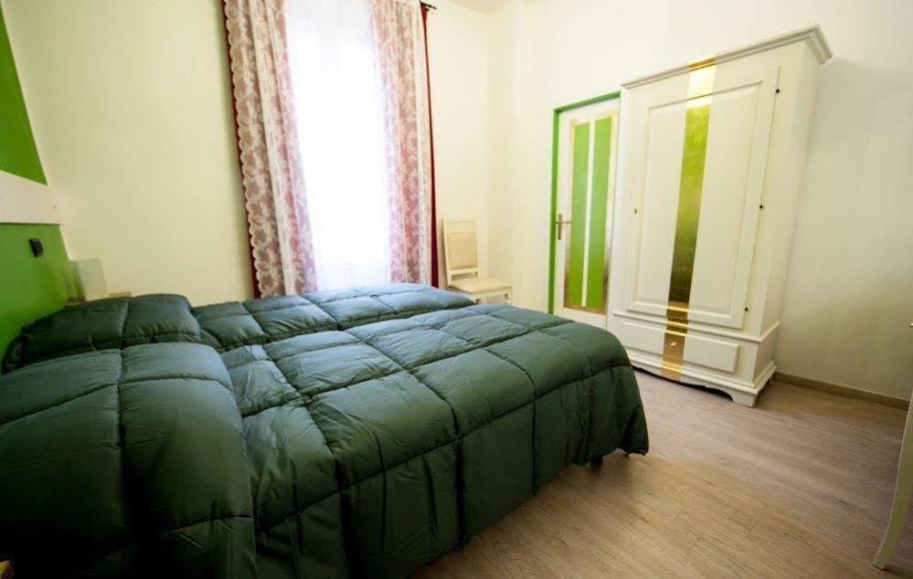 Hotel Due Spade Фіденца Екстер'єр фото